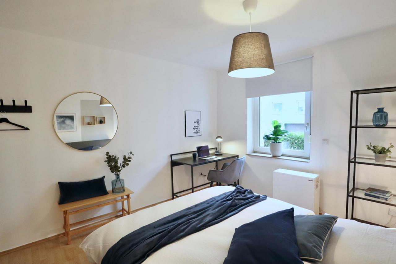 Sapphire Apartment: Free Parking + Netflix + Bathtub Essen Kültér fotó