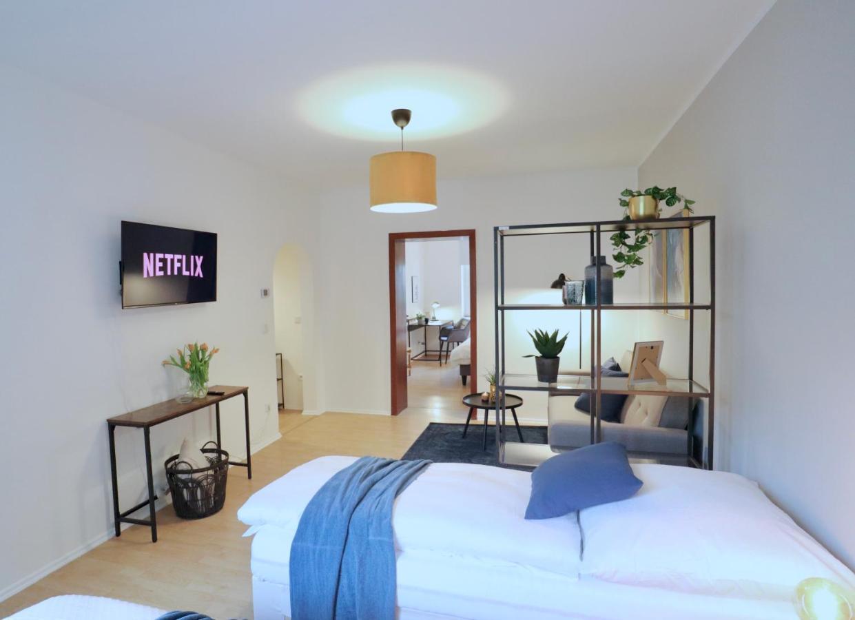 Sapphire Apartment: Free Parking + Netflix + Bathtub Essen Kültér fotó