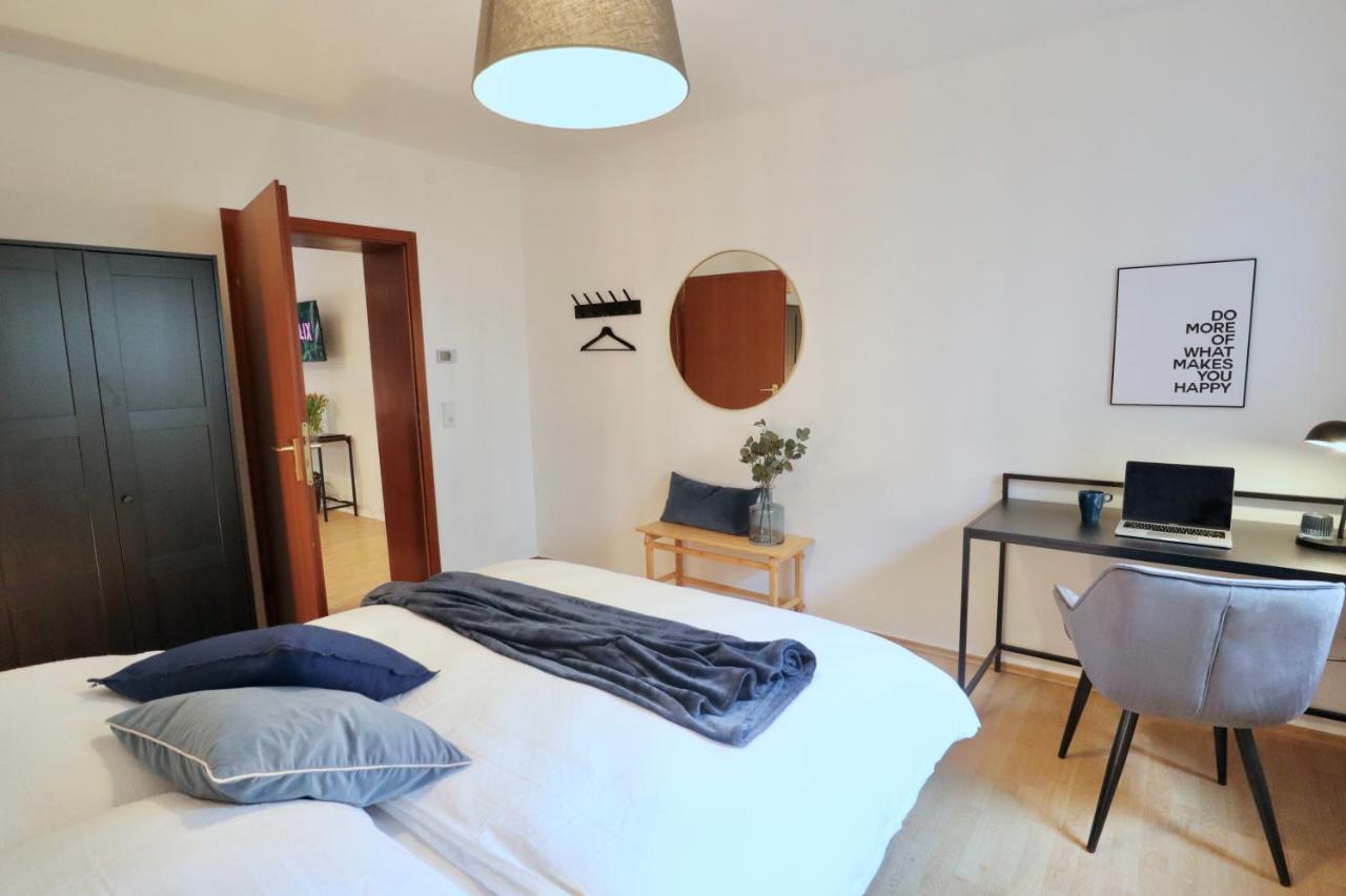 Sapphire Apartment: Free Parking + Netflix + Bathtub Essen Kültér fotó