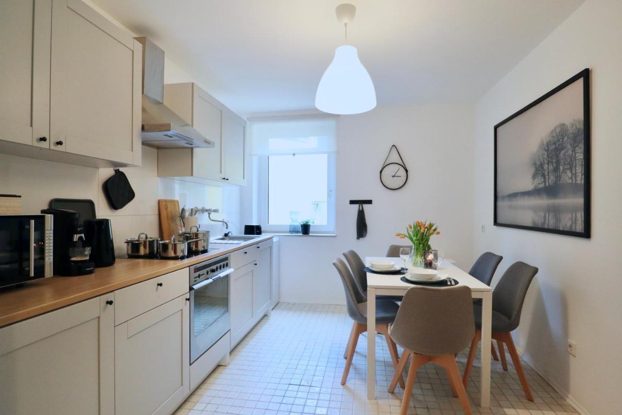 Sapphire Apartment: Free Parking + Netflix + Bathtub Essen Kültér fotó