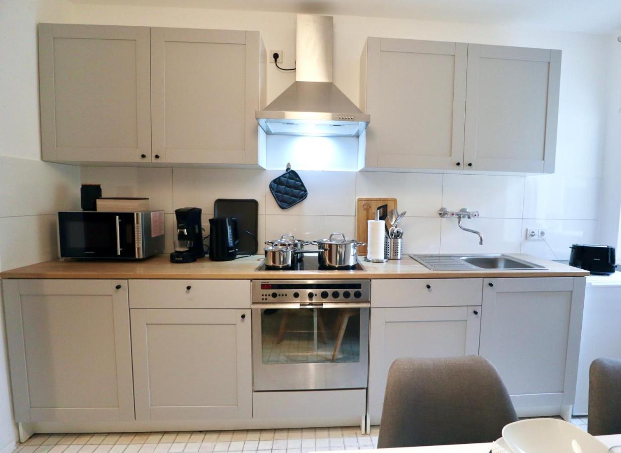 Sapphire Apartment: Free Parking + Netflix + Bathtub Essen Kültér fotó