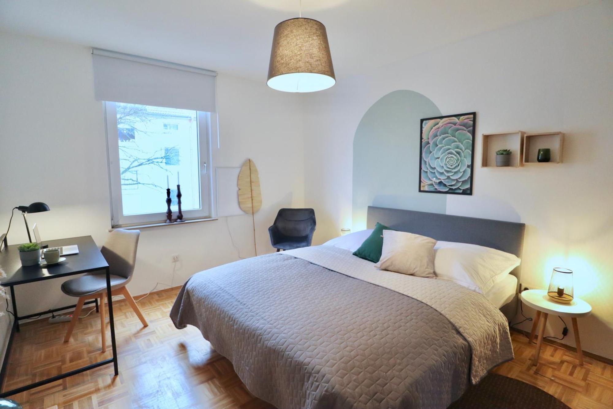 Sapphire Apartment: Free Parking + Netflix + Bathtub Essen Kültér fotó