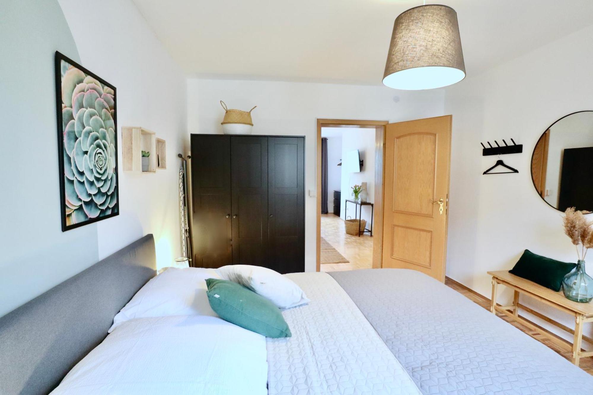 Sapphire Apartment: Free Parking + Netflix + Bathtub Essen Kültér fotó