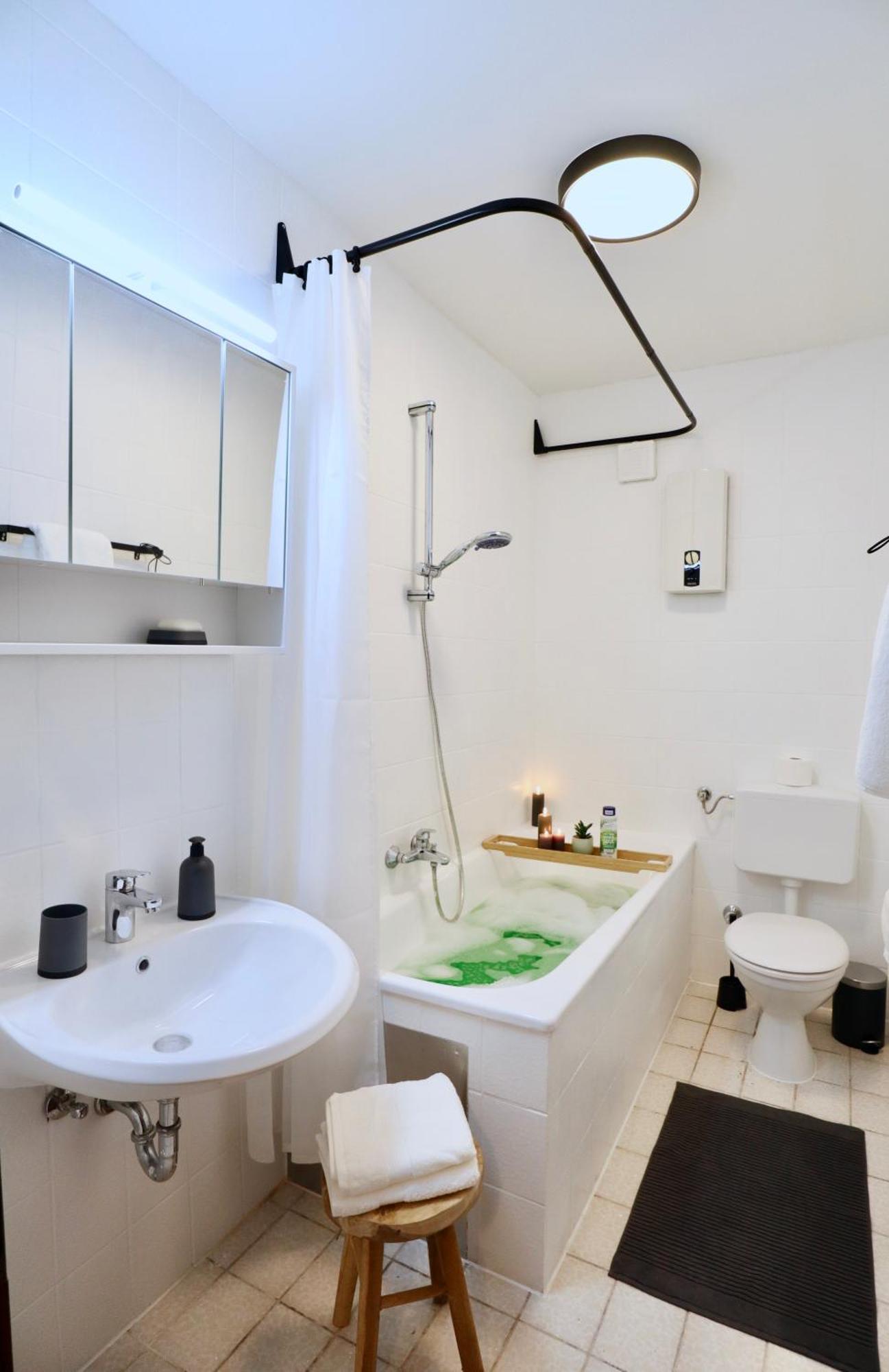 Sapphire Apartment: Free Parking + Netflix + Bathtub Essen Kültér fotó